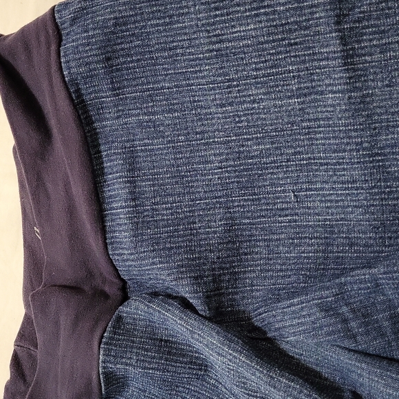 Floating Gold Iceberg navy shorts, size L - Picture 5 of 5